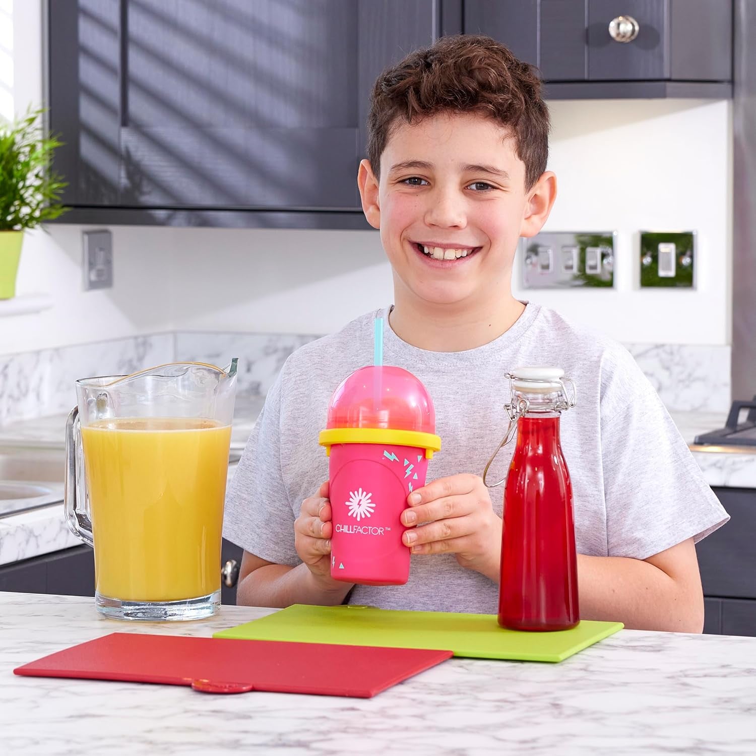 Color Shock Slushy Maker Perfectly Pink - Reusable Slushy Maker Cup, Homemade Slushies, Squeeze Cup Slushy Maker Kitchen Toy
